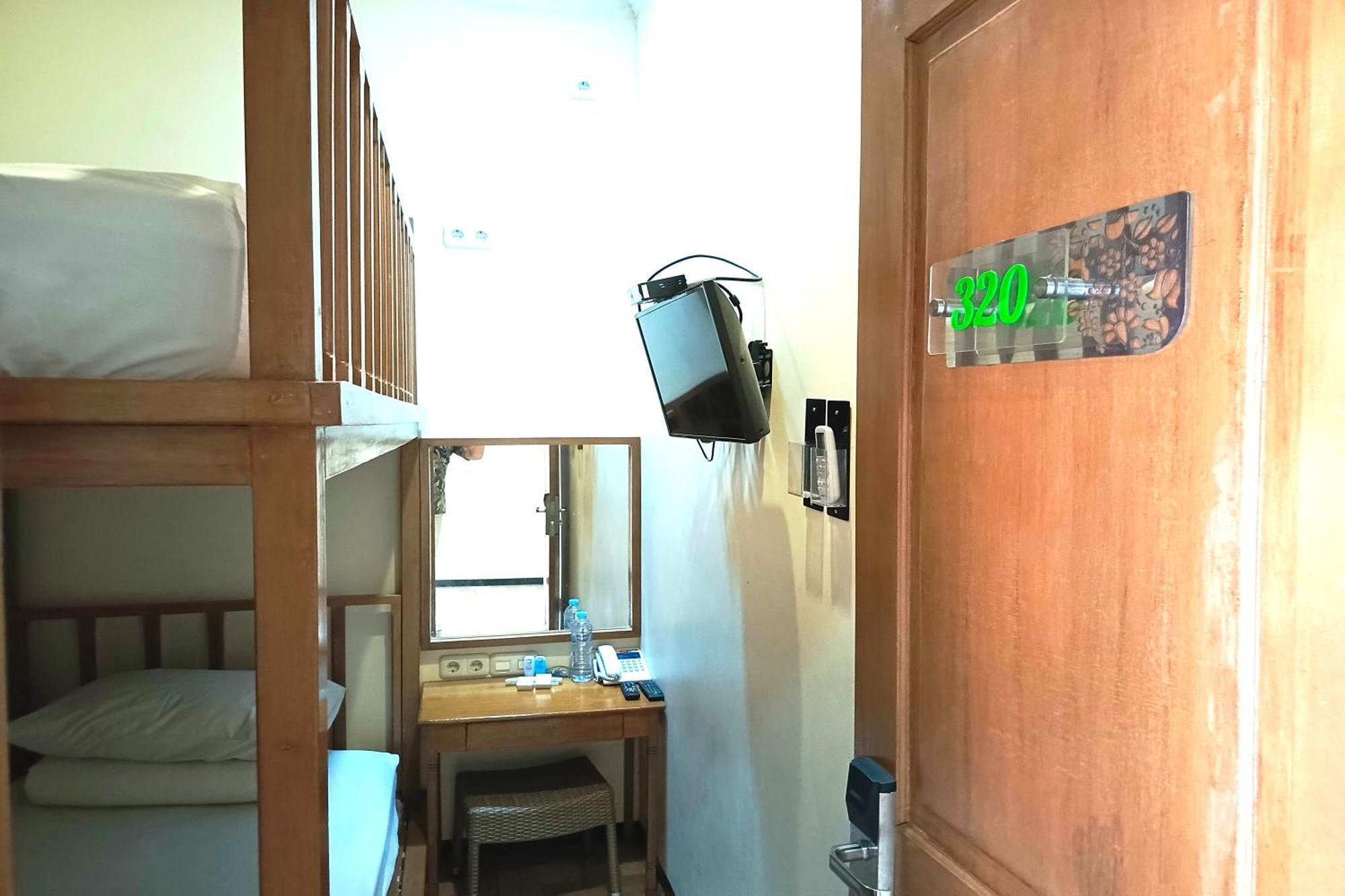 Java Capsule Hotel Malang Exterior foto